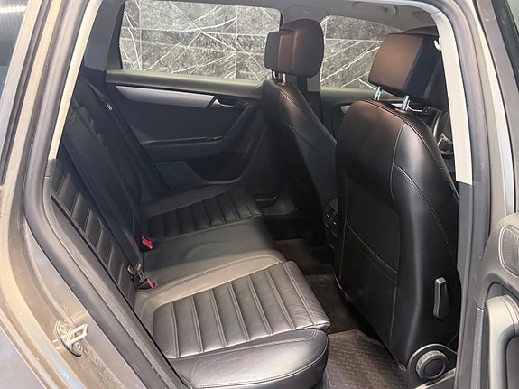Volkswagen Passat Alltrack 8 of 13