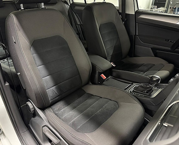 Volkswagen Golf Sportsvan 18 of 24