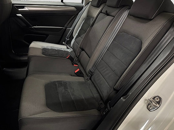 Volkswagen Golf Sportsvan 19 of 24