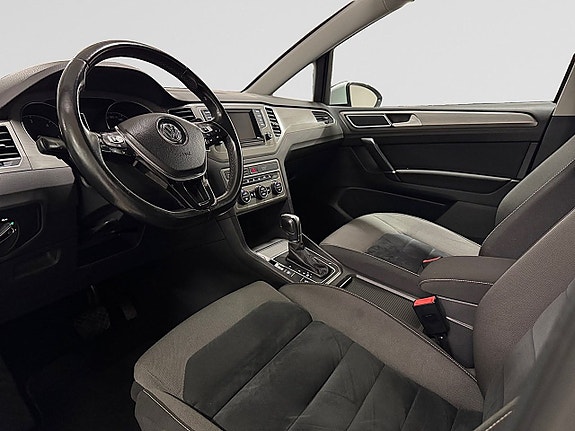 Volkswagen Golf Sportsvan 10 of 24