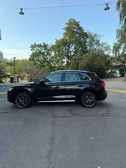 Audi Q5 2 of 7
