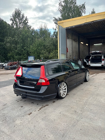 Volvo V70 4 of 5