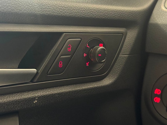 Volkswagen e-Caddy Maxi 10 of 23