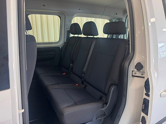 Volkswagen e-Caddy Maxi 21 of 23