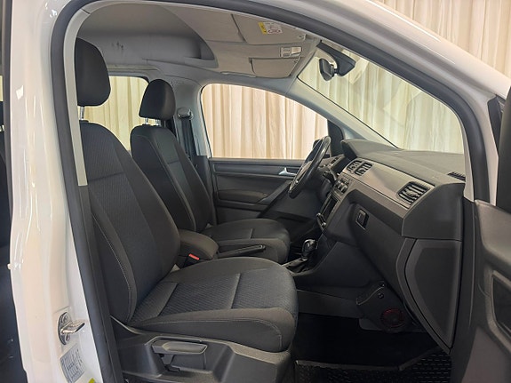 Volkswagen e-Caddy Maxi 6 of 23