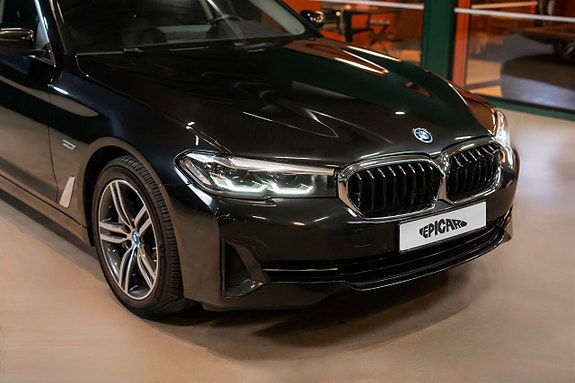BMW 530e 2 of 28