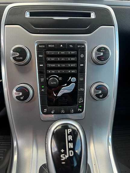 Volvo XC70 10 of 17