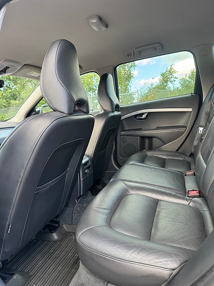 Volvo XC70 8 of 17