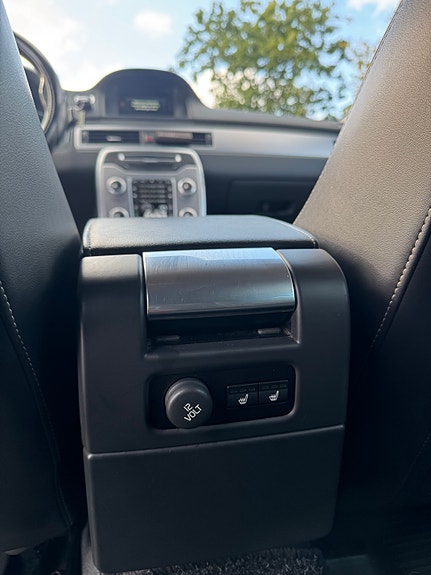 Volvo XC70 7 of 17