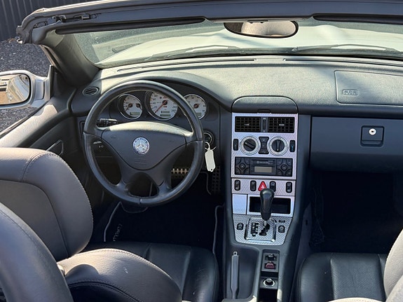 Mercedes-Benz SLK230 8 of 9