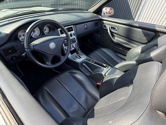 Mercedes-Benz SLK230 7 of 9