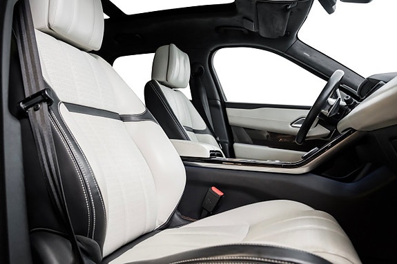 Land Rover Range Rover Velar 26 of 30