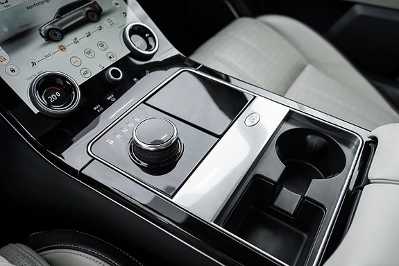 Land Rover Range Rover Velar 18 of 30