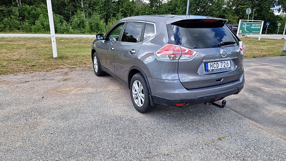 Nissan X-Trail 3 of 9