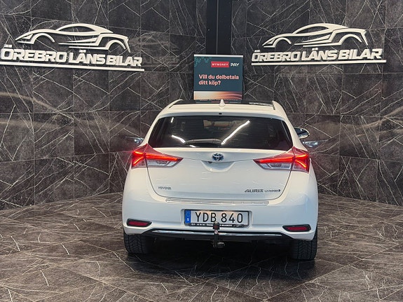 Toyota Auris 2 of 23