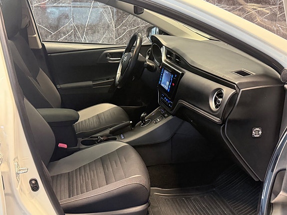 Toyota Auris 16 of 23