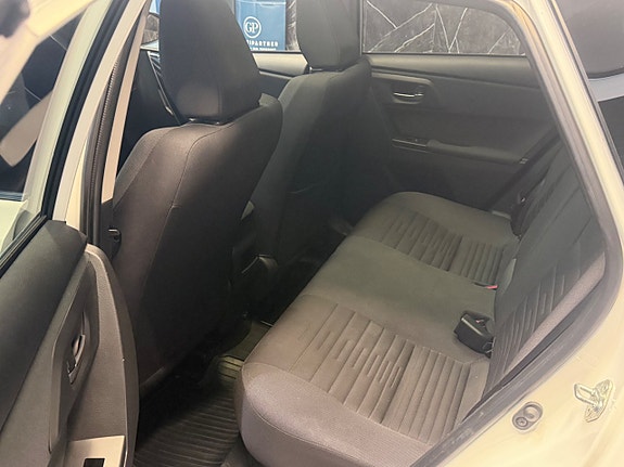Toyota Auris 14 of 23