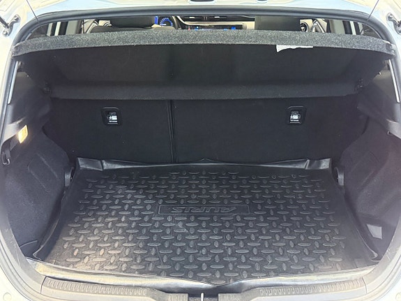 Toyota Auris 23 of 23