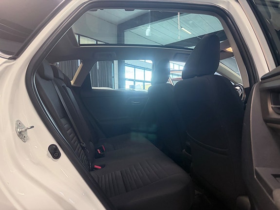 Toyota Auris 21 of 23