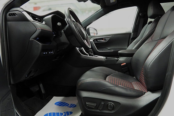 Toyota RAV4 17 of 30