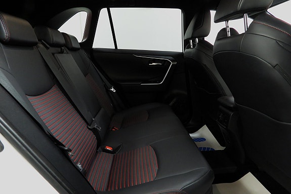 Toyota RAV4 30 of 30