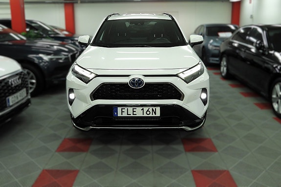 Toyota RAV4 6 of 30