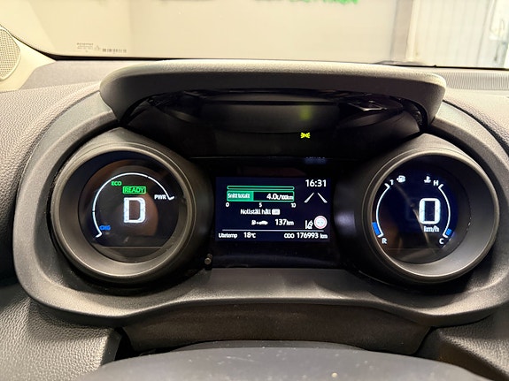 Toyota Yaris 14 of 19