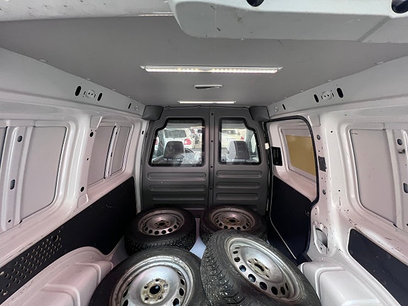Volkswagen Caddy 15 of 21