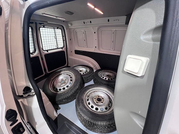 Volkswagen Caddy 16 of 21