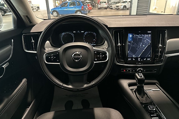 Volvo V90 10 of 23