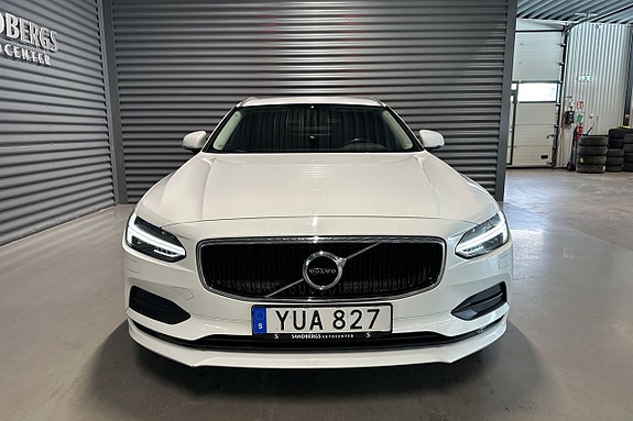 Volvo V90 2 of 23