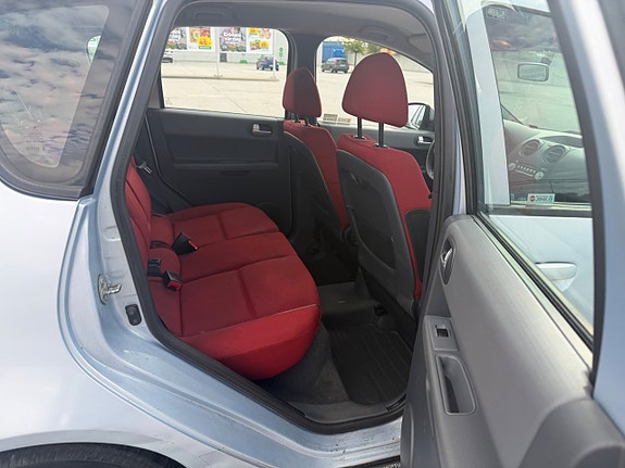 Mitsubishi Colt 5 of 7