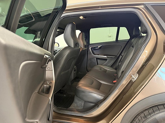 Volvo V60 Cross Country 13 of 27