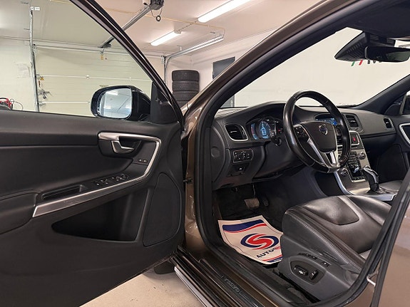 Volvo V60 Cross Country 8 of 27