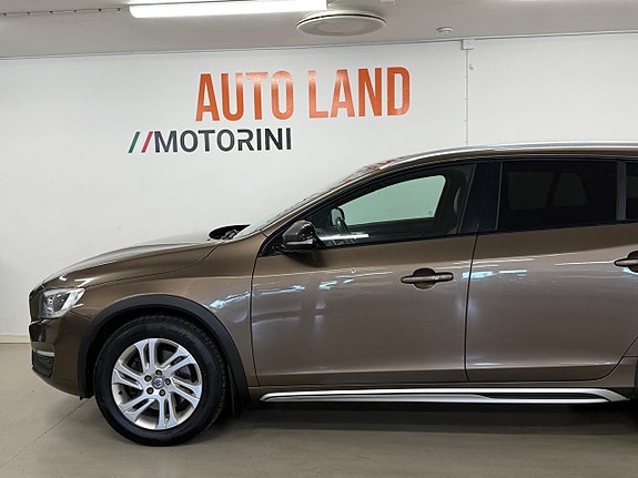 Volvo V60 Cross Country 5 of 27