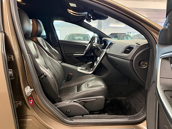Volvo V60 Cross Country 18 of 27
