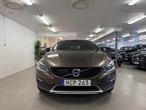 Volvo V60 Cross Country 3 of 27