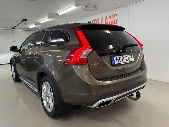 Volvo V60 Cross Country 7 of 27