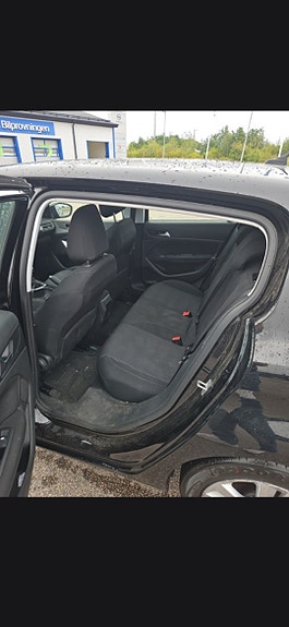 Peugeot 308 3 of 4