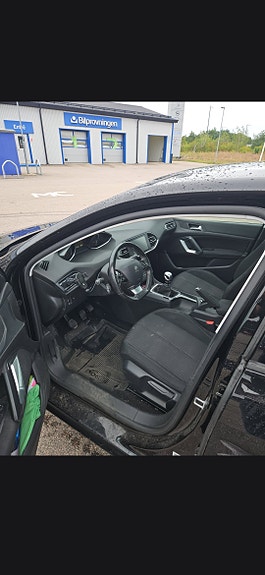 Peugeot 308 2 of 4