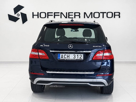 Mercedes-Benz ML350 7 of 19