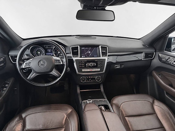 Mercedes-Benz ML350 16 of 19