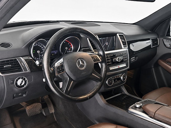 Mercedes-Benz ML350 11 of 19