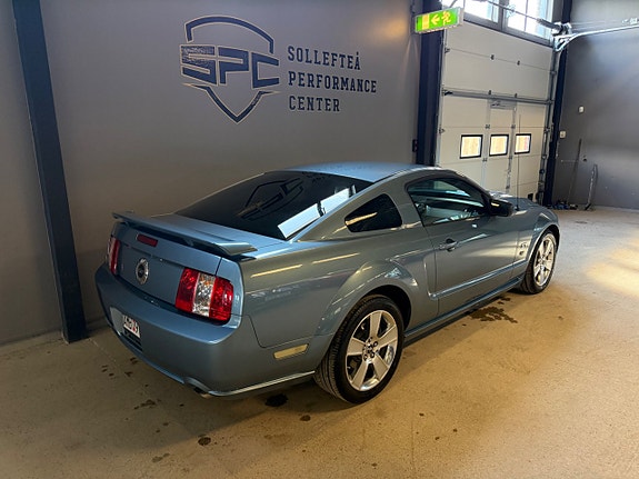Ford Mustang 3 of 16