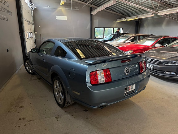 Ford Mustang 8 of 16
