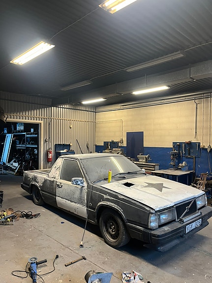 Volvo 740 3 of 9