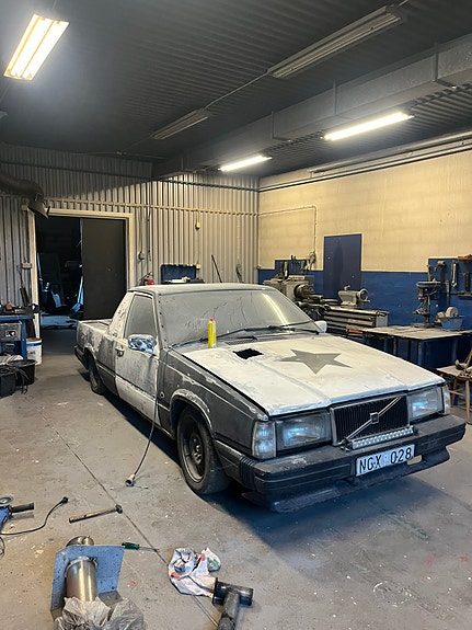 Volvo 740 2 of 9
