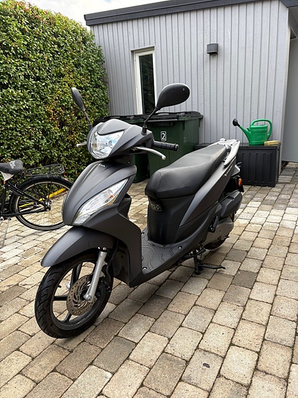 Honda Vision NSC50 3 of 5