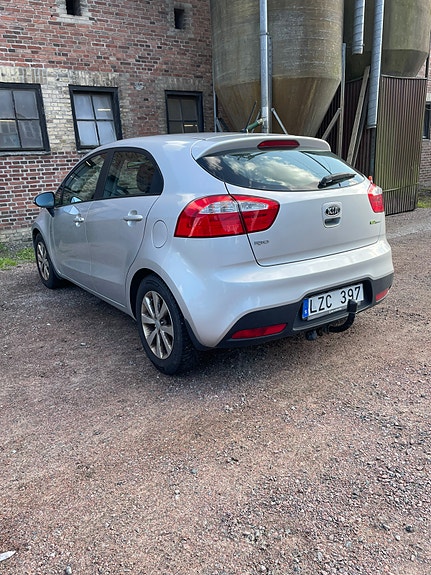 Kia Rio 4 of 8