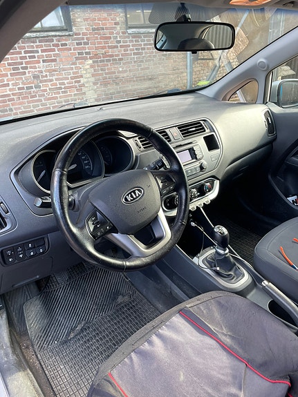 Kia Rio 5 of 8
